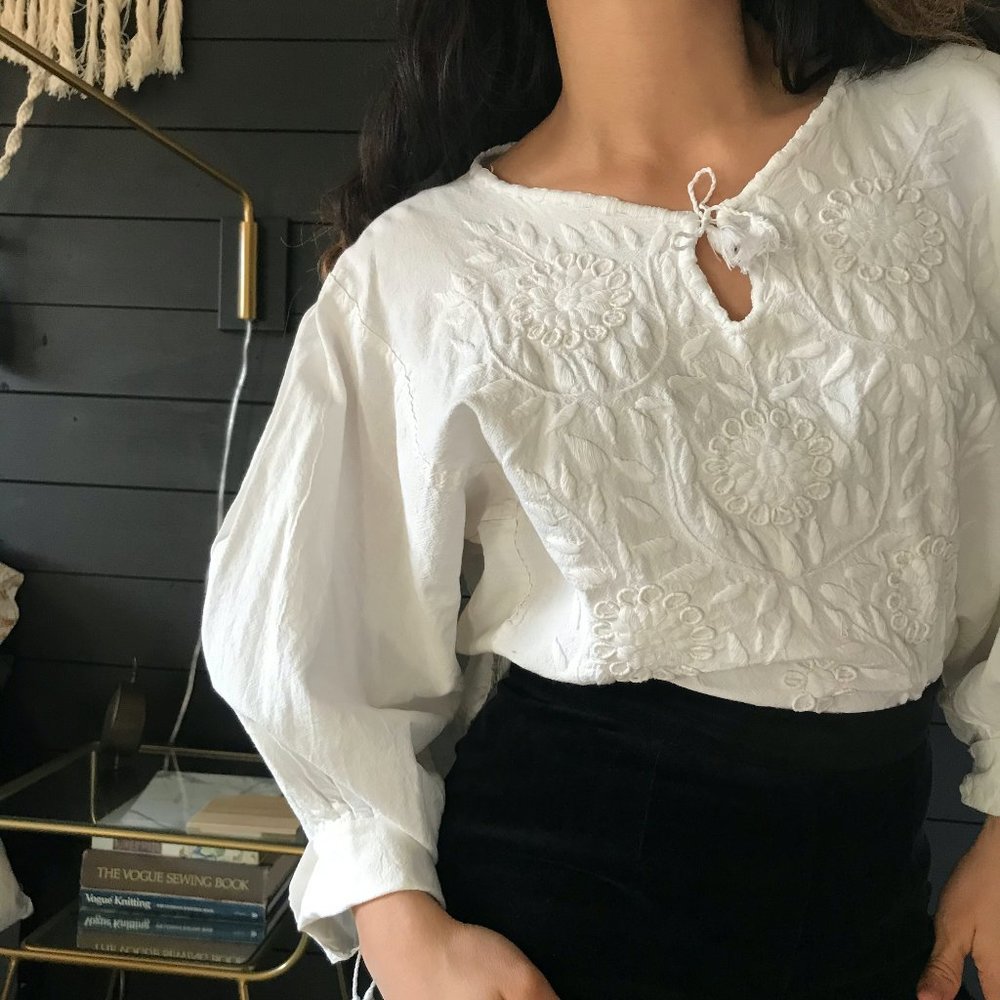 SOLD 70s Mexican embroidery  blouse white small - Picture 7 of 9